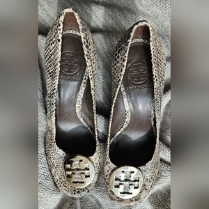 Tory Burch Julianne Snakeskin Embossed Leather Peep-Toe Wedge Pumps Sz 7.5 (rh7